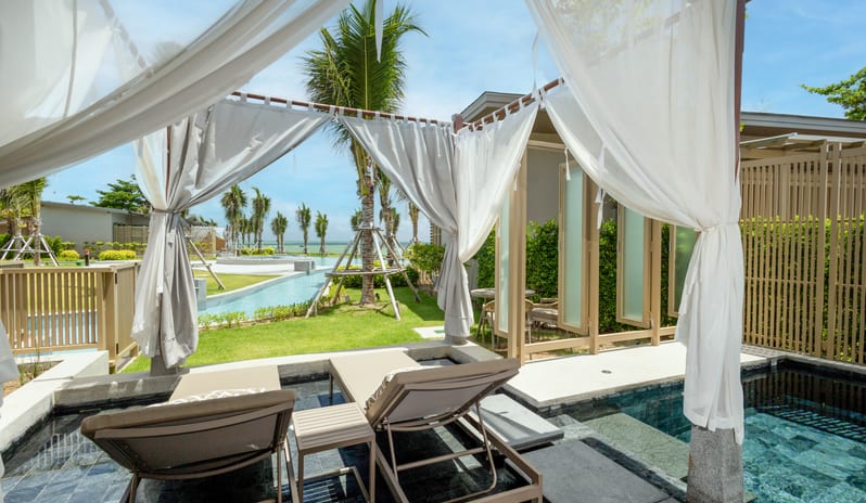 Seaview Double Pool Villa, Sunbeds